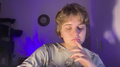 ari_crystal online show from 9, 3, 2026