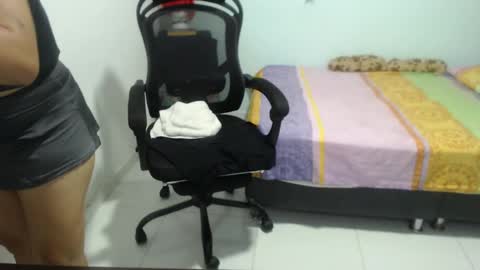 ...Ariana... online show from 8, 3, 2025