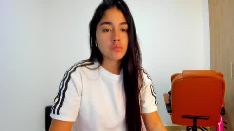 Aria Montgomery online show from 15, 4, 2026