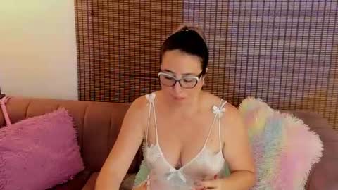 Ariana Cruz online show from 28, 6, 2026
