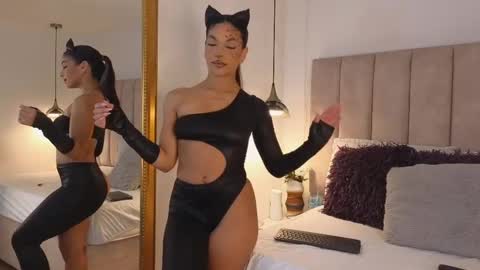 Snapshot of arianaa_miller_ chatting on 24, 10, 2025 Ariana  online show from 24, 10, 2025