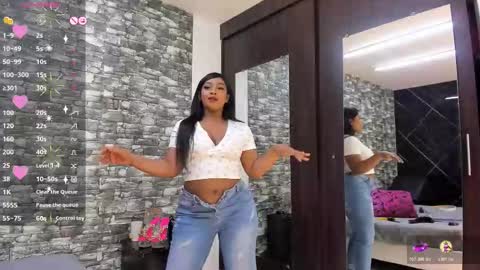 Snapshot of arianaablack chatting on 30, 10, 2025 Ariana online show from 30, 10, 2025