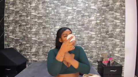 Snapshot of arianaablack chatting on 13, 11, 2025 Ariana online show from 13, 11, 2025