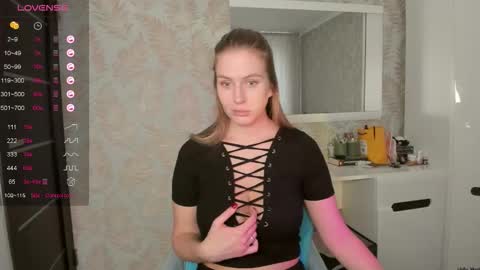 Snapshot of arianawei chatting on 2, 12, 2025 Ariana online show from 2, 12, 2025