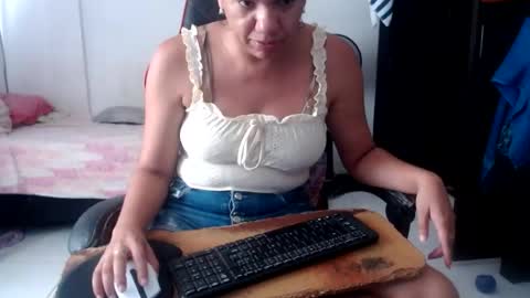ariannaloovel online show from 30, 7, 2026