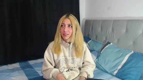 Ari Bunnie  online show from 27, 1, 2025