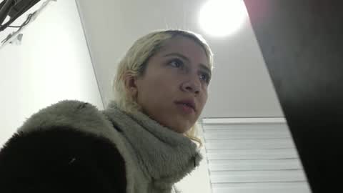 Ari Bunnie  online show from 19, 9, 2025