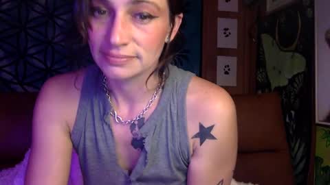 ariel  colin when hes here online show from 15, 12, 2024