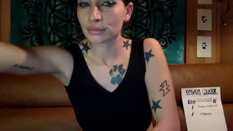 ariel  colin when hes here online show from 30, 12, 2024