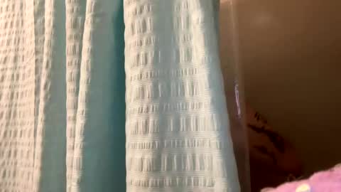 ariel  colin when hes here online show from 27, 1, 2025