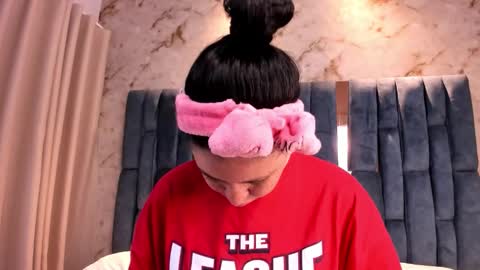 Snapshot of ariivegaa chatting on 9, 11, 2025 Ari Vega online show from 9, 11, 2025