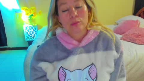 Snapshot of arisha_katy1 chatting on 8, 2, 2025 arisha_katy1 online show from 8, 2, 2025