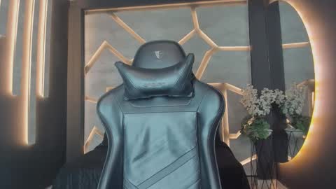 Arohom Lester online show from 5, 11, 2025