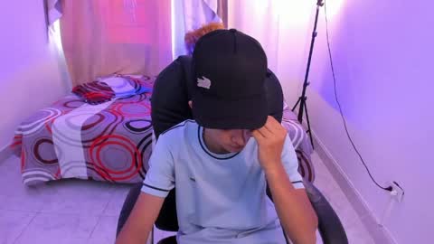 Snapshot of aron_boyy chatting on 24, 4, 2026 Aaron online show from 24, 4, 2026