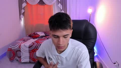 Snapshot of aron_boyy chatting on 29, 4, 2026 Aaron online show from 29, 4, 2026