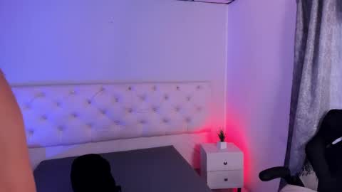 Aron cruz  online show from 11, 11, 2025