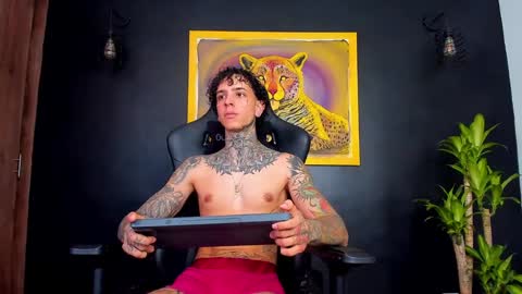 Snapshot of aron_ford chatting on 4, 1, 2025 Aron ford online show from 4, 1, 2025