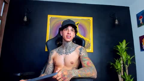 Snapshot of aron_ford chatting on 4, 1, 2025 Aron ford online show from 4, 1, 2025