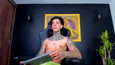 Snapshot of aron_ford chatting on 5, 1, 2025 Aron ford online show from 5, 1, 2025