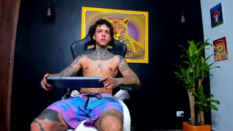 Snapshot of aron_ford chatting on 28, 1, 2025 Aron ford online show from 28, 1, 2025