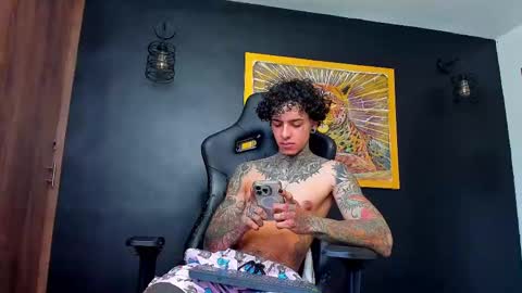 Snapshot of aron_ford chatting on 8, 3, 2025 Aron ford online show from 8, 3, 2025