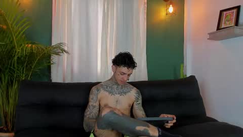 Snapshot of aron_ford chatting on 30, 10, 2025 Aron ford online show from 30, 10, 2025