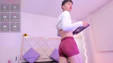 Snapshot of aron_tay chatting on 22, 12, 2024  your aron  online show from 22, 12, 2024