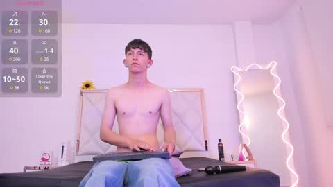 Snapshot of aron_tay chatting on 22, 12, 2024  your aron  online show from 22, 12, 2024