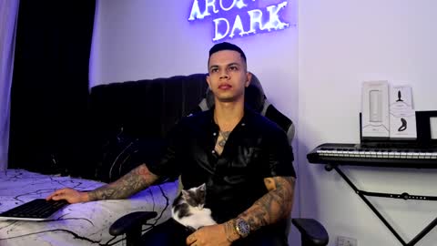 Snapshot of arondark chatting on 10, 1, 2025 DarkMaster online show from 10, 1, 2025