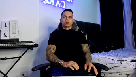 Snapshot of arondark chatting on 11, 1, 2025 DarkMaster online show from 11, 1, 2025