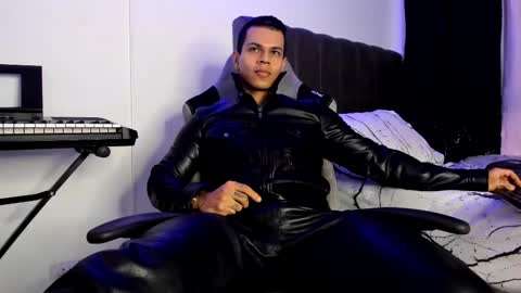 Snapshot of arondark chatting on 15, 2, 2025 DarkMaster online show from 15, 2, 2025