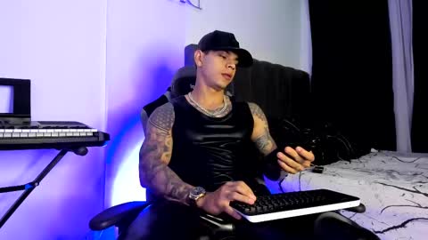 Snapshot of arondark chatting on 4, 3, 2025 DarkMaster online show from 4, 3, 2025