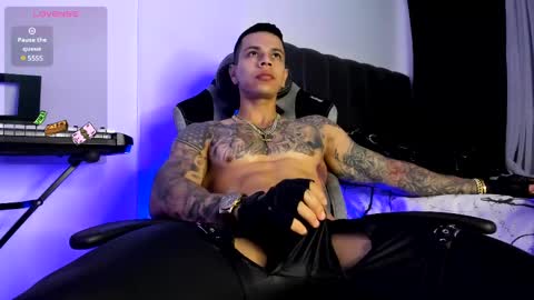 Snapshot of arondark chatting on 12, 3, 2025 DarkMaster online show from 12, 3, 2025