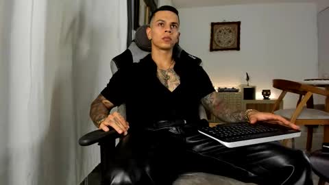 Snapshot of arondark chatting on 16, 9, 2025 DarkMaster online show from 16, 9, 2025