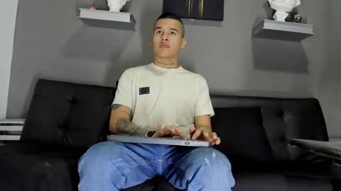 AROON HOT online show from 4, 2, 2026