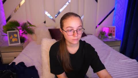 Snapshot of arrinawair chatting on 12, 9, 2025 arrinawair online show from 12, 9, 2025