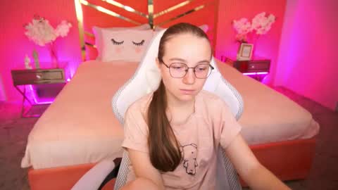 Snapshot of arrinawair chatting on 25, 9, 2025 arrinawair online show from 25, 9, 2025