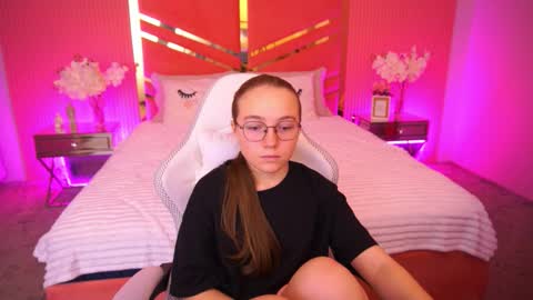 Snapshot of arrinawair chatting on 9, 10, 2025 arrinawair online show from 9, 10, 2025