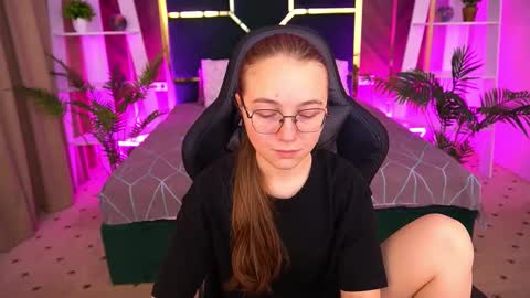 Snapshot of arrinawair chatting on 5, 11, 2025 arrinawair online show from 5, 11, 2025