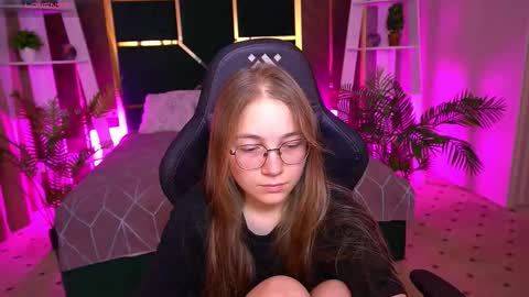 Snapshot of arrinawair chatting on 11, 11, 2025 arrinawair online show from 11, 11, 2025