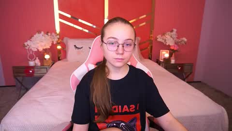 Snapshot of arrinawair chatting on 15, 12, 2025 arrinawair online show from 15, 12, 2025