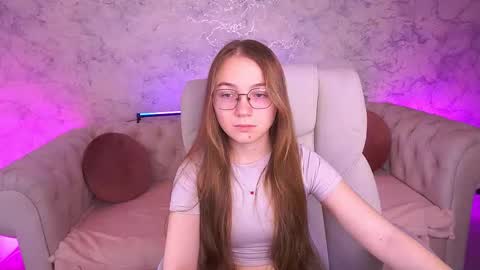 Snapshot of arrinawair chatting on 19, 12, 2025 arrinawair online show from 19, 12, 2025