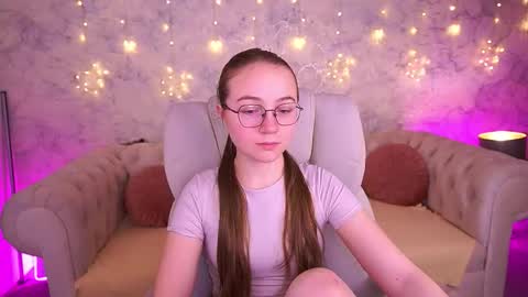 Snapshot of arrinawair chatting on 4, 3, 2026 arrinawair online show from 4, 3, 2026