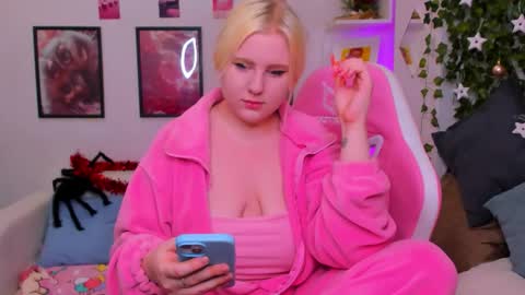 art_lovee_ online show from 20, 12, 2025