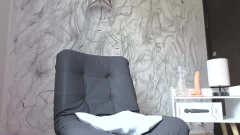   online show from 3, 10, 2025