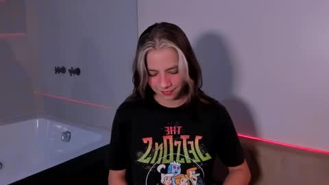 artemisablake online show from 18, 12, 2024