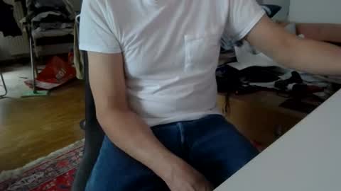 Snapshot of artesian99 chatting on 13, 4, 2026 artesian99 online show from 13, 4, 2026