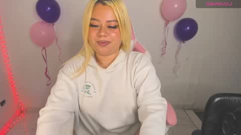 Snapshot of arthemiss033 chatting on 30, 10, 2025 Val online show from 30, 10, 2025