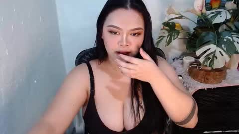 Snapshot of arthemist11 chatting on 2, 11, 2025 monica online show from 2, 11, 2025