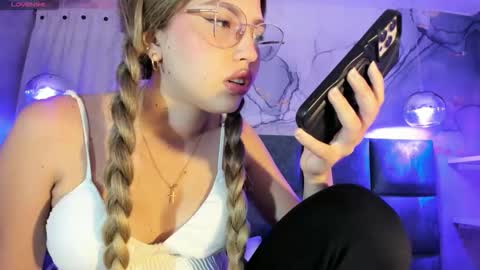 Snapshot of ary1_ chatting on 3, 10, 2025 Ary online show from 3, 10, 2025